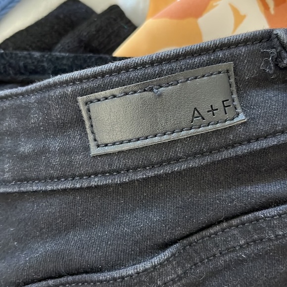 Abercrombie & Fitch black high rise super skinny jeans. Size 24/00 short. - Picture 4 of 4